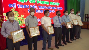 Tân Hưng gặp gỡ doanh nghiệp để trao đổi, tháo gỡ khó khăn sau dịch Covid-19