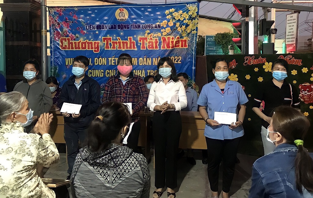 Vui tất niên cùng công nhân, lao động ở nhà trọ