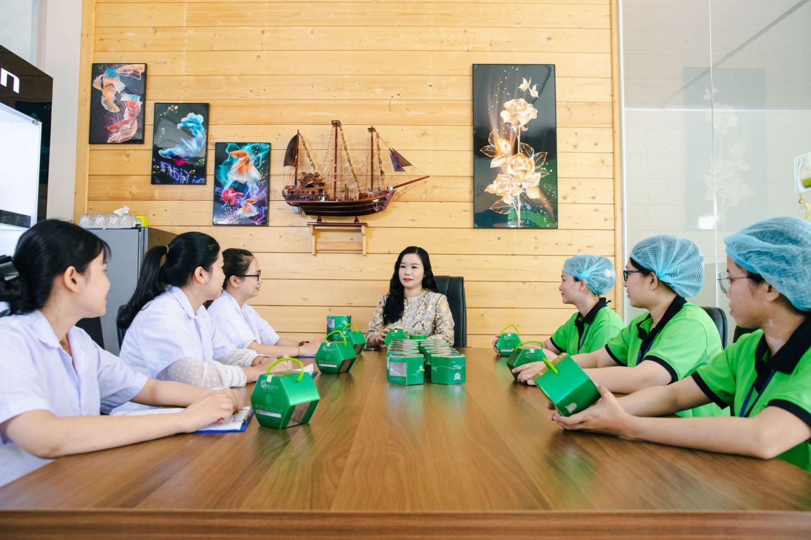 Nhà máy sản xuất mỹ phẩm Kachi-H đồng hành với phái đẹp