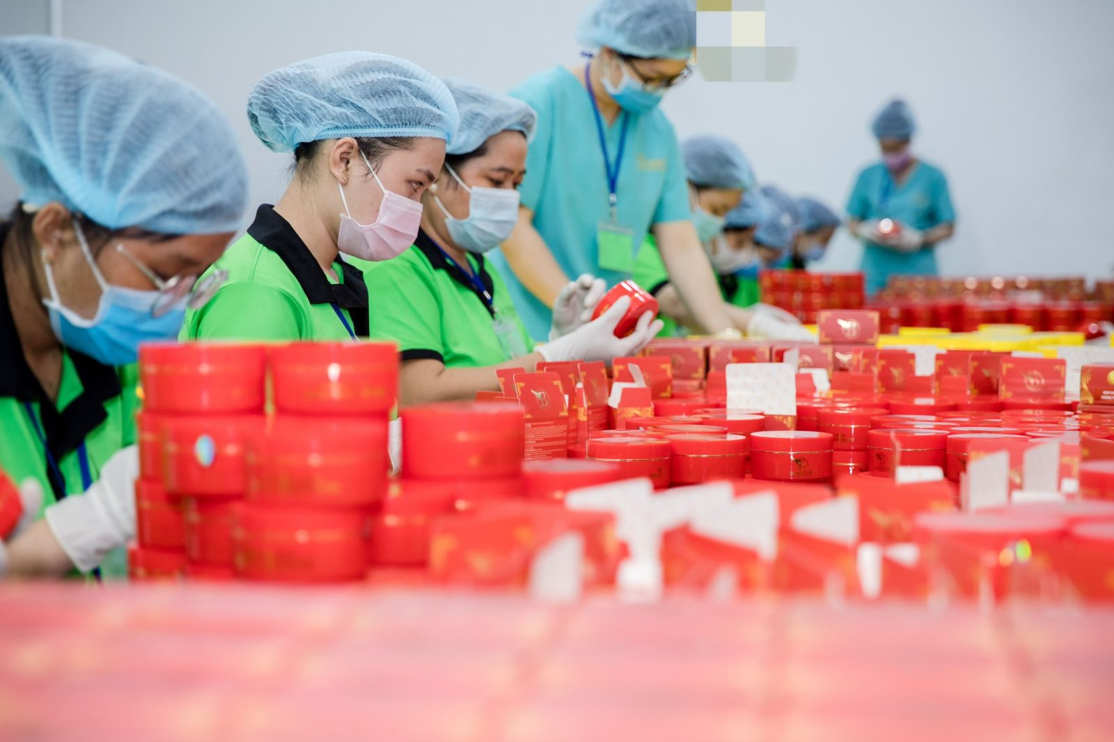 Nhà máy sản xuất mỹ phẩm Kachi-H đồng hành với phái đẹp