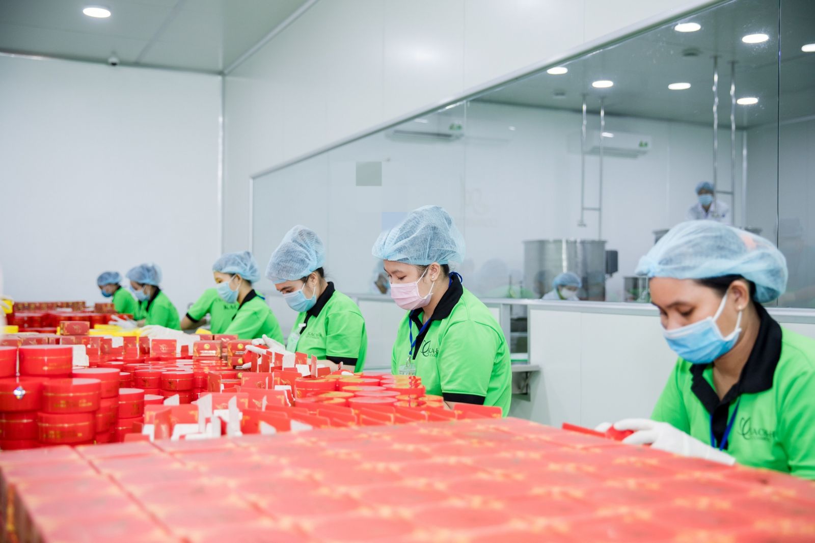 Nhà máy sản xuất mỹ phẩm Kachi-H đồng hành với phái đẹp