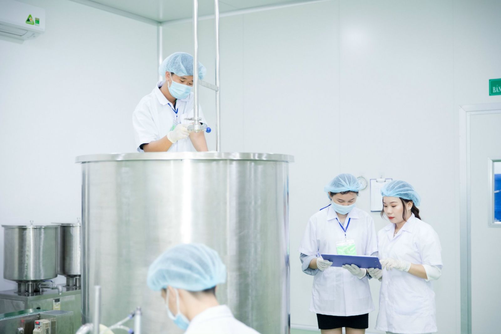 Nhà máy sản xuất mỹ phẩm Kachi-H đồng hành với phái đẹp