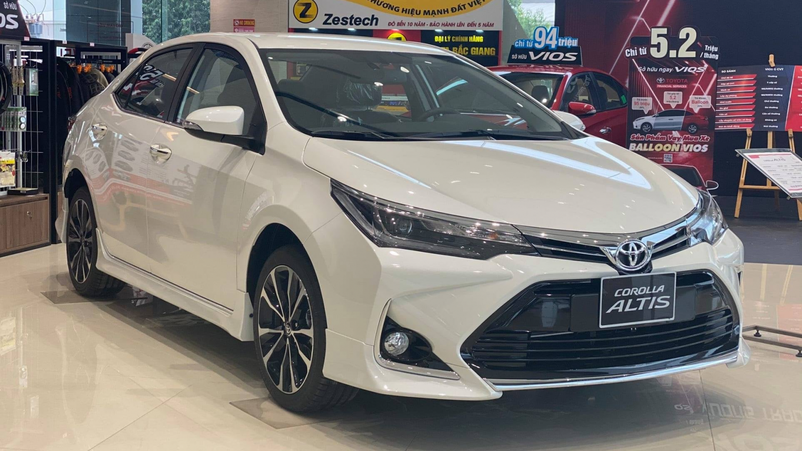 Một số đại lý Toyota đang “chào giá” Corolla Altis ở mức chỉ 678 - 728 triệu đồng