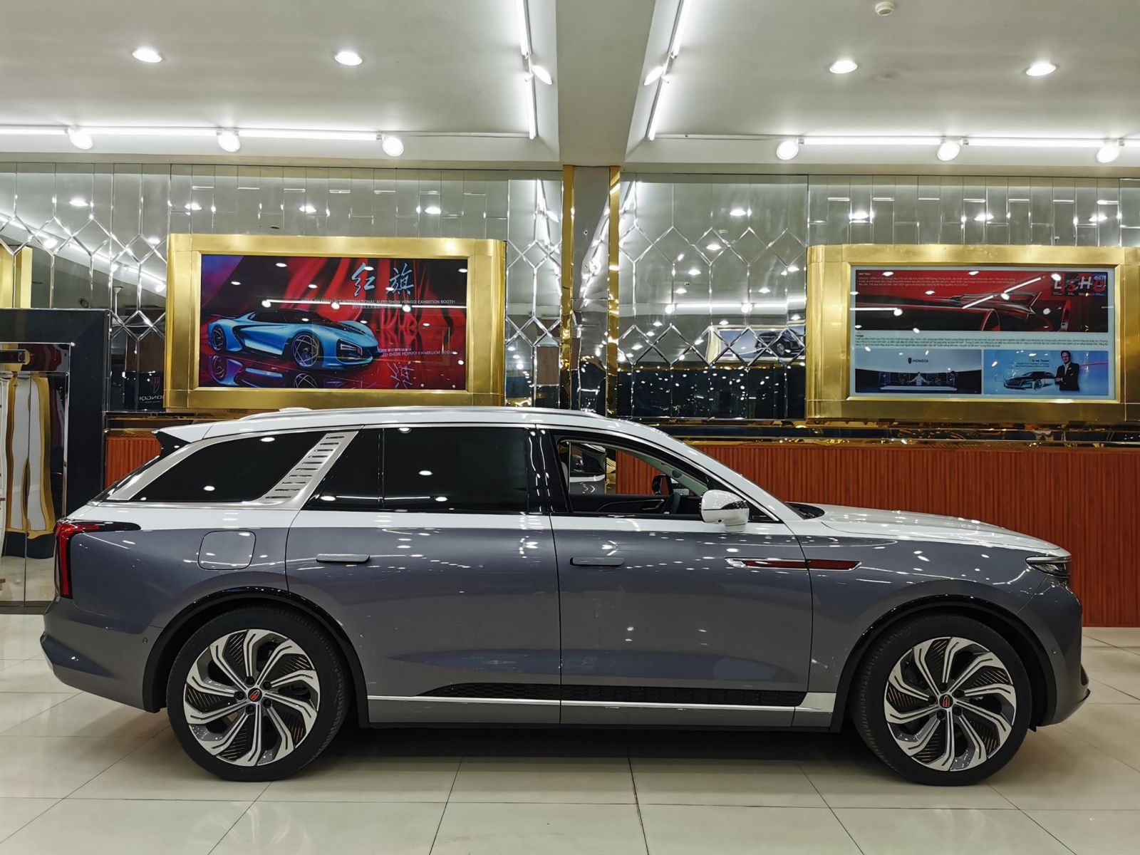 'Nhái' Rolls-Royce nhưng Hongqi e-HS9 vẫn là xe Trung Quốc Hongqi e-HS9 có chiều dài trên 5 m, là chiếc SUV thuộc phân khúc to lớn nhất