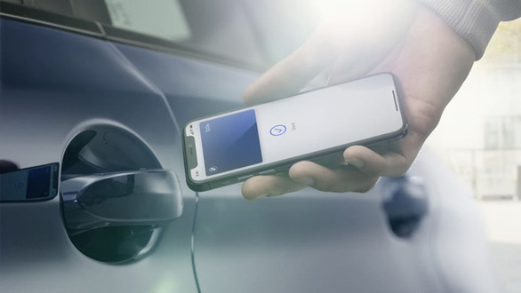 Mở khóa xe bằng điện thoại sắp có trên xe Hyundai, Kia, Genesis - Ảnh: Drive