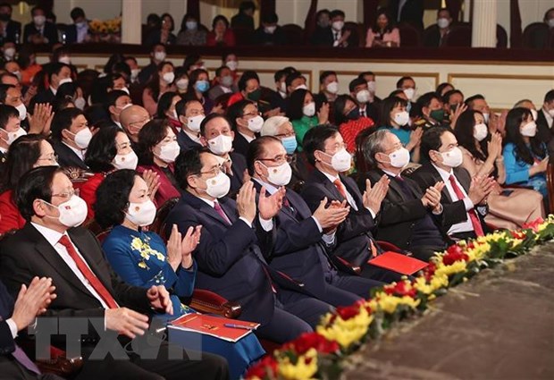 Lễ trao Giải báo chí toàn quốc về xây dựng Đảng mang tên Búa liềm vàng Thủ tướng Phạm Minh Chính và Thường trực Ban Bí thư Trung ương Đảng Võ Văn Thưởng cùng các đại biểu tham dự Lễ trao Giải báo chí toàn quốc về xây dựng Đảng lần thứ VI. (Ảnh: Dương Giang/TTXVN)