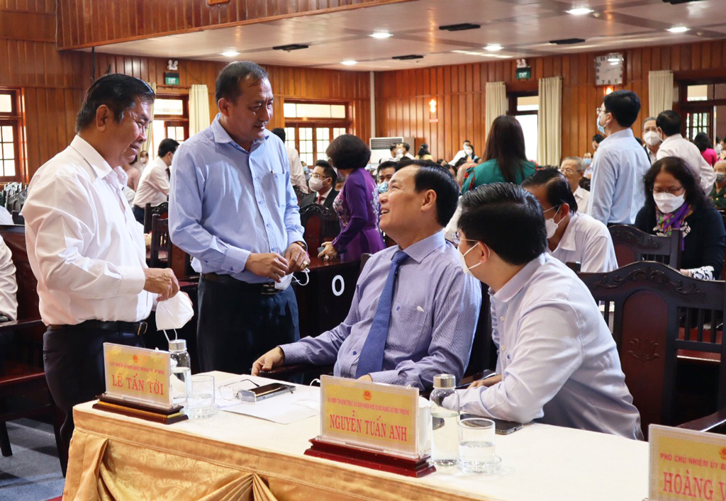 Delegates visit and wish good health after 2 years of meeting