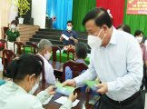 Chủ tịch UBND tỉnh – Nguyễn Văn Út tặng quà tết cho hộ nghèo, hộ khó khăn huyện Châu Thành