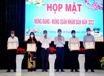 Thị xã Kiến Tường họp mặt mừng Đảng, mừng xuân Nhâm Dần 2022