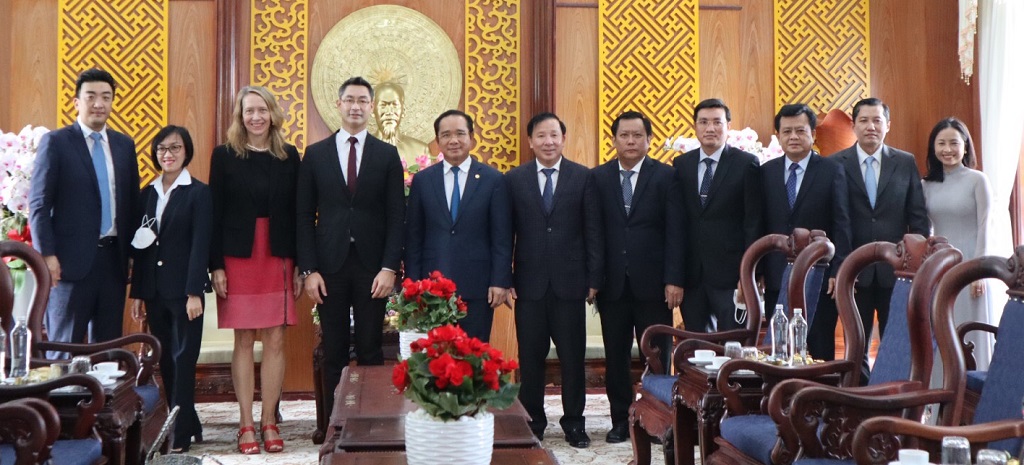 Leaders of Long An Energy Group pays courtesy visit to provincial leaders The delegation pays a courtesy visit to the leaders of Long An province