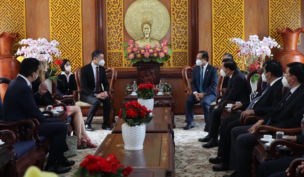 Dr. Philipp Roesler as the head of the delegation to pay a courtesy visit to the leaders of Long An province