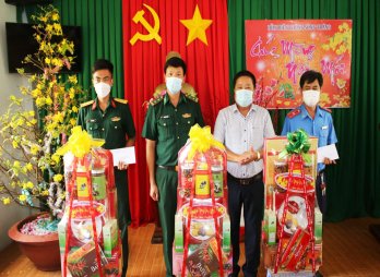 Thăm, chúc tết các lực lượng làm nhiệm vụ tuyến biên giới huyện Tân Hưng