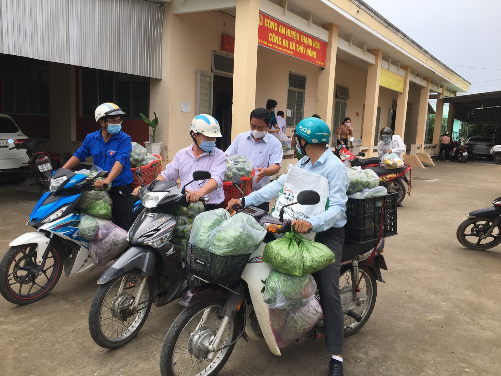 Các địa phương vận động nhiều nguồn lực chăm lo, hỗ trợ người dân gặp khó khăn do ảnh hưởng dịch Covid-19