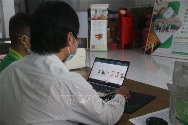 Sellers put their products up for sale at an online marketplace. (Photo: VNA)
