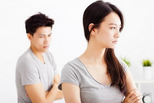 Làm sao quên mối hận người cũ? Ly hôn thành công, cũng đã có vợ mới hợp ý, vậy mà anh không sao quên được mối hận vợ cũ. Ảnh minh họa