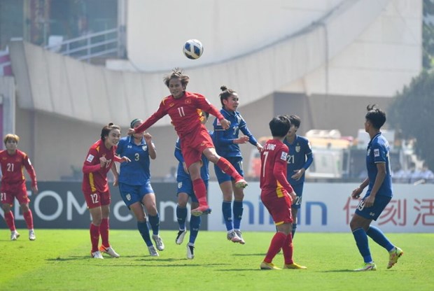 Tuyển nữ Việt Nam (áo đỏ) chỉ còn cách vé dự World Cup đúng 1 trận đấu. (Nguồn: AFC)