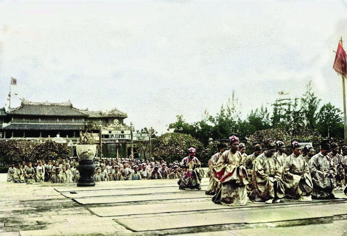 Các quan hành lễ trước Điện Thái Hòa