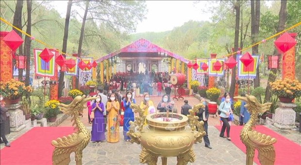 Thua Thien – Hue festival commemorates ancestors’ merits Thua Thien – Hue festival commemorates ancestors’ merits (Photo: VNA)