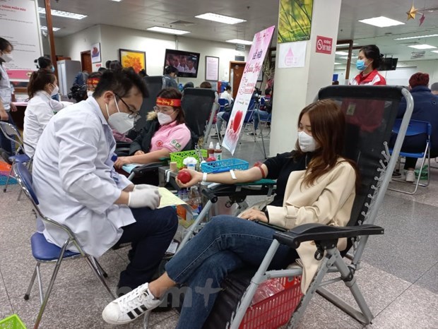 Vietnam’s largest blood donation festival opens in Hanoi People donate blood at the Red Spring Festival on February 12. (Photo: VNA)