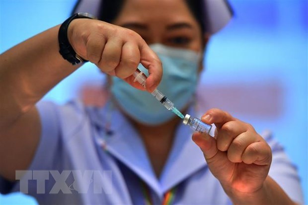 Tiêm vaccine ngừa COVID-19 tại Bangkok, Thái Lan. (Nguồn: AFP/TTXVN)