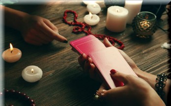 Vợ mê cúng bái, bói toán, chồng sống trong áp lực nặng nề Vợ mê cúng bái, bói toán, chồng sống trong áp lực nặng nề