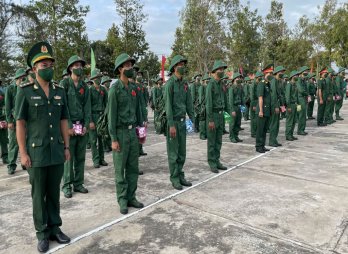 Tân Hưng: 74 thanh niên lên đường nhập ngũ Tân Hưng: 74 thanh niên lên đường nhập ngũ