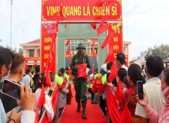 Huyện Thạnh Hóa: 90 thanh niên lên đường nhập ngũ Huyện Thạnh Hóa: 90 thanh niên lên đường nhập ngũ