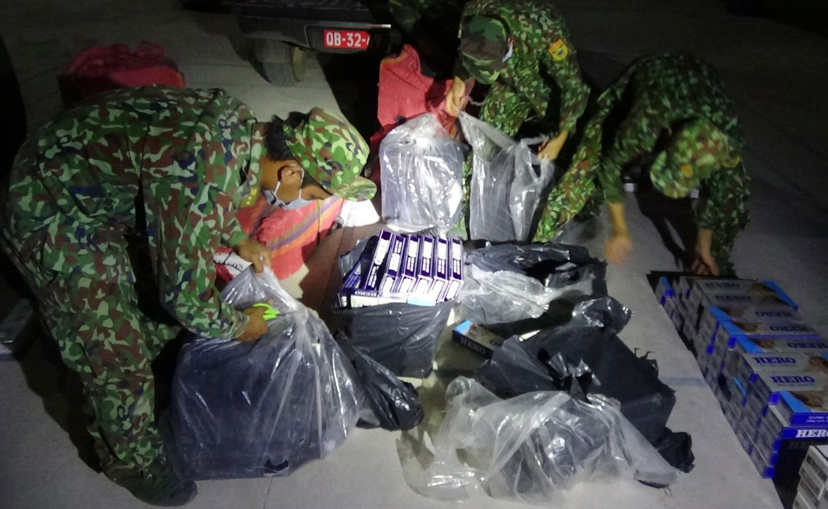 Buôn lậu thuốc lá bị lực lượng chức năng thị xã Kiến Tường phát hiện, bắt giữ