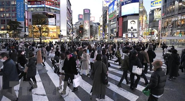 Người dân đeo khẩu trang phòng dịch COVID-19 tại Tokyo, Nhật Bản, ngày 3/2. (Ảnh: Kyodo/ TTXVN)