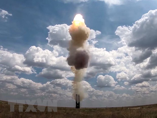 Nga phóng hệ thống tên lửa phòng không S-500. (Ảnh: AFP/TTXVN)