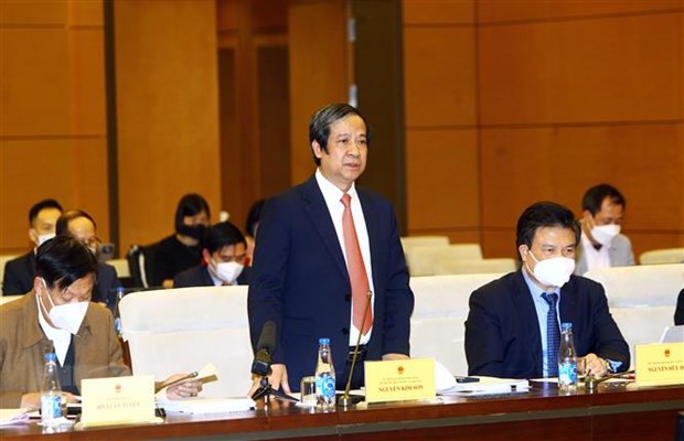 Bộ trưởng Bộ Giáo dục và Đào tạo Nguyễn Kim Sơn phát biểu tại phiên giải trình. (Ảnh: An Đăng/TTXVN)