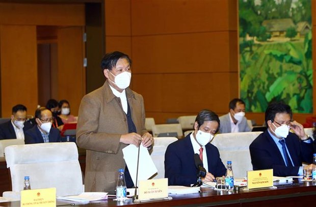Thứ trưởng Bộ Y tế Đỗ Xuân Tuyên phát biểu tại phiên giải trình. (Ảnh: An Đăng/TTXVN)