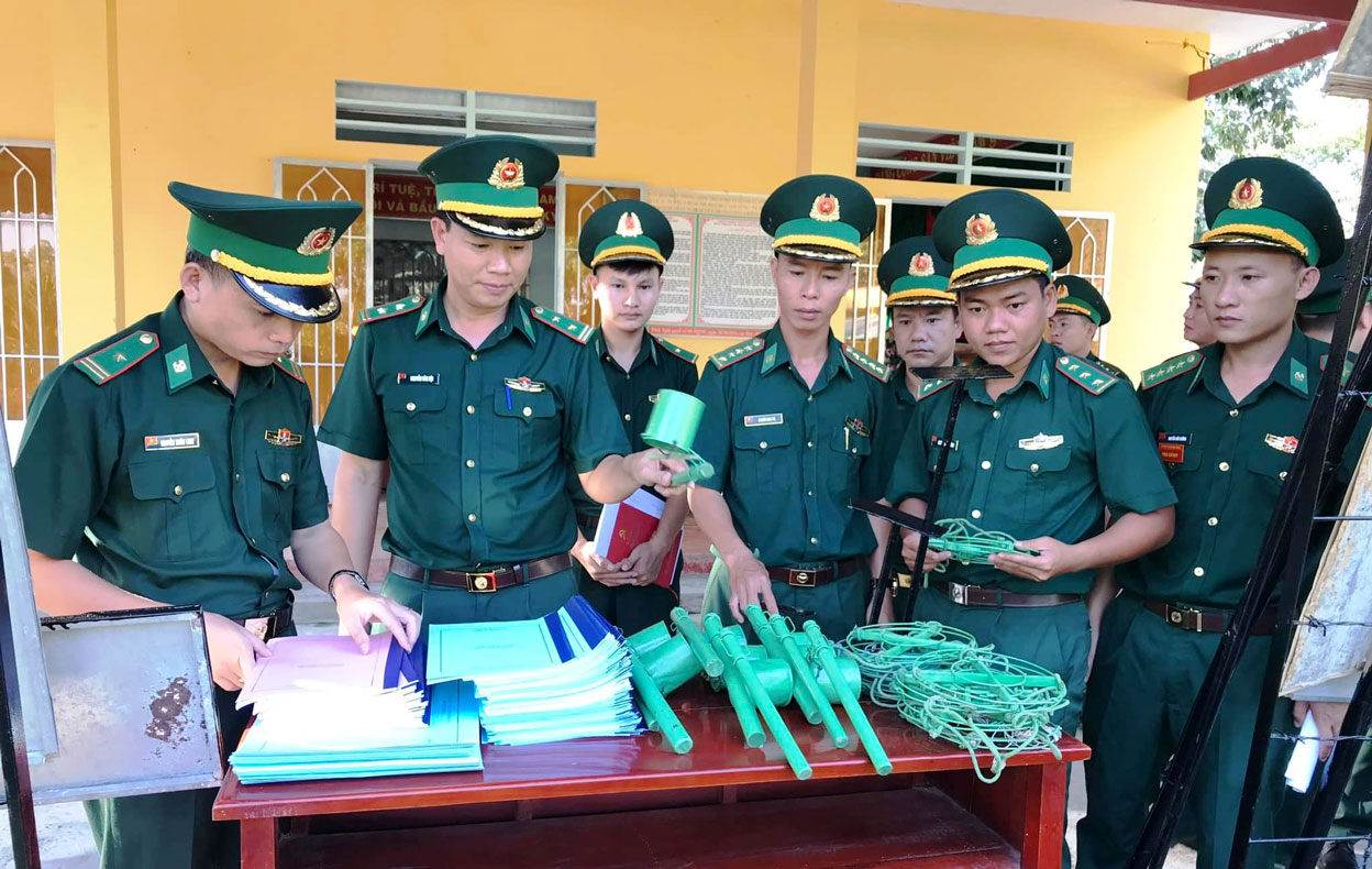 Đồn Biên phòng Sông Trăng tổ chức ra quân huấn luyện năm 2022