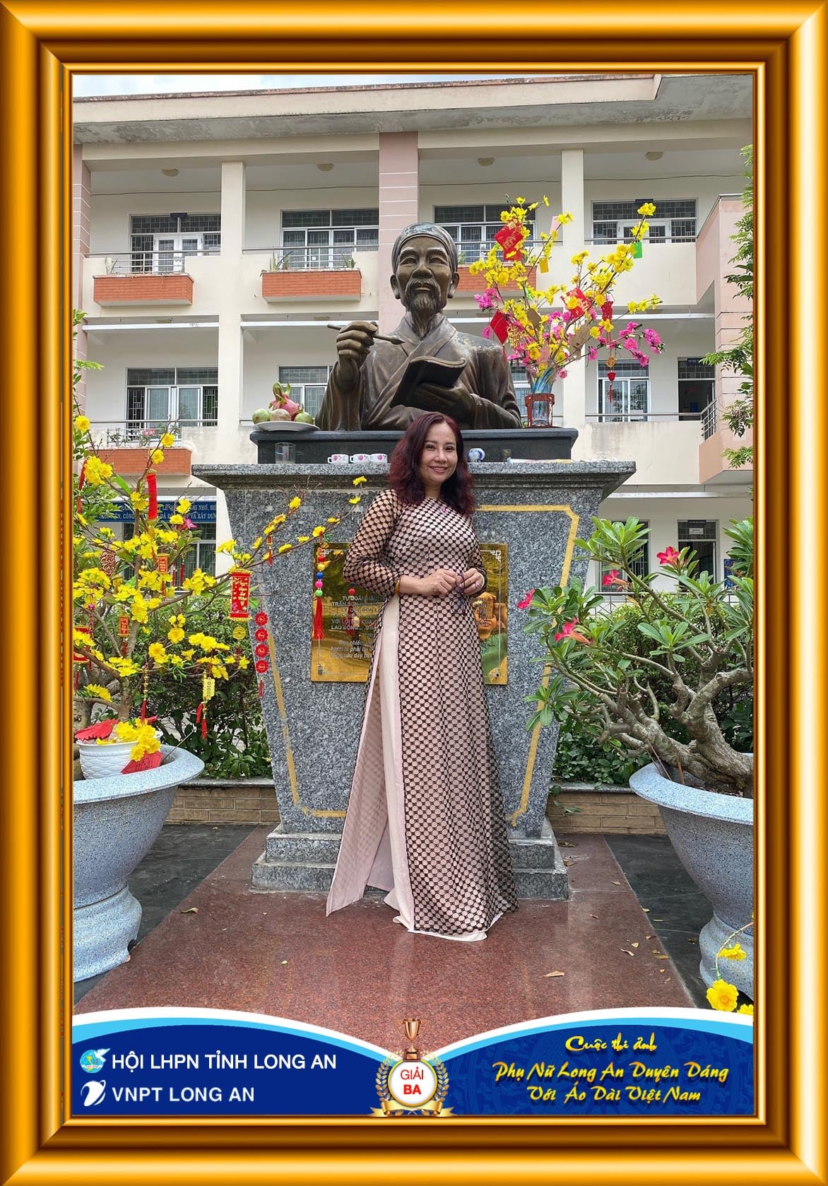 Thí sinh Nguyễn Thị Cẩm Tiên đoạt giải nhất cuộc thi ảnh ‘Phụ nữ Long An duyên dáng với áo dài Việt Nam’