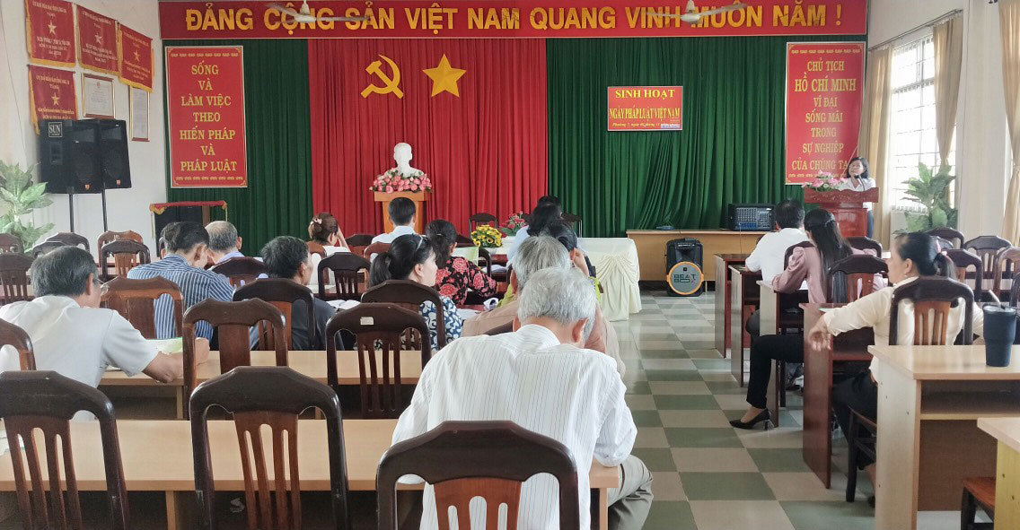 Một buổi sinh hoạt pháp luật trong cộng đồng tại phường 7, TP. Tân An