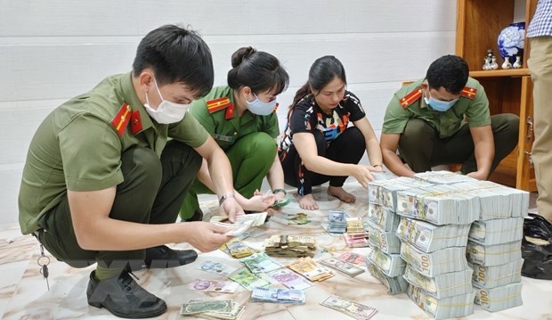An Giang: Khởi tố bổ sung vụ án 'trốn thuế' tại tiệm vàng Phước Nguyên Ngoại tệ thu giữ khi khám xét. (Ảnh: TTXVN phát)