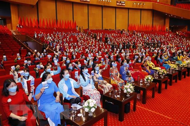 Đại hội biểu quyết thông qua Điều lệ Hội Liên hiệp Phụ nữ Việt Nam. (Ảnh: Phương Hoa/TTXVN)