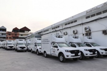 Cambodia donates more refrigerated vaccine transport vehicles to Laos Cambodia donates more refrigerated vaccine transport vehicles to Laos