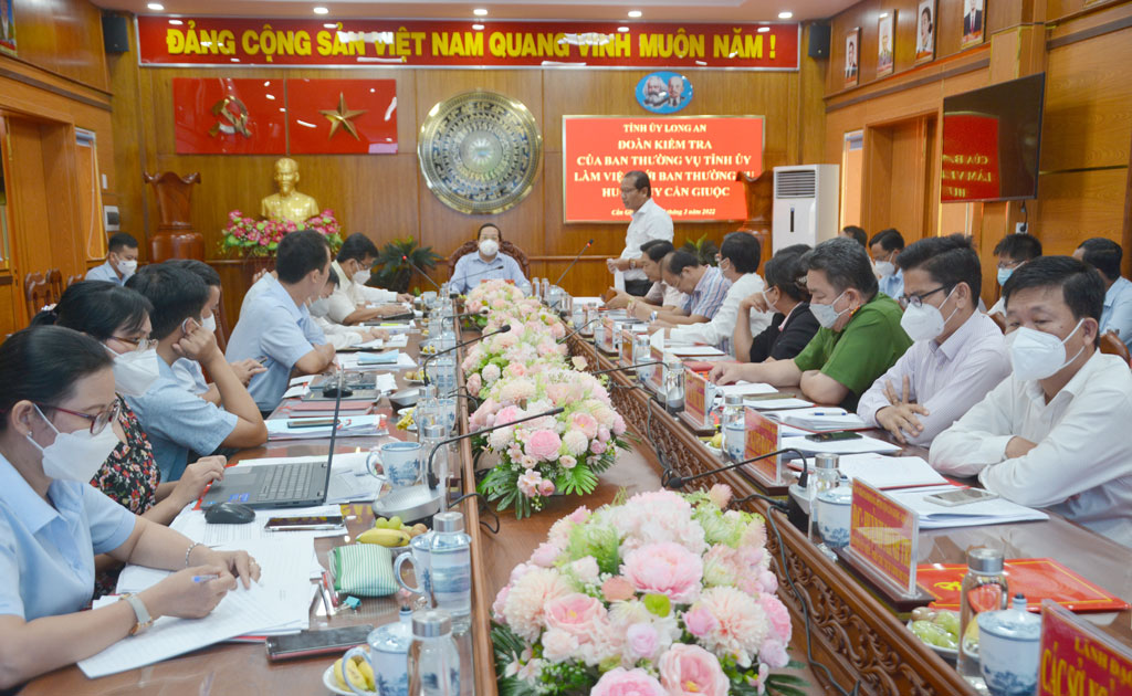 Lãnh đạo tỉnh Long An làm việc với Ban Thường vụ Huyện ủy Cần Giuộc về tổ chức thực hiện Nghị quyết số 13