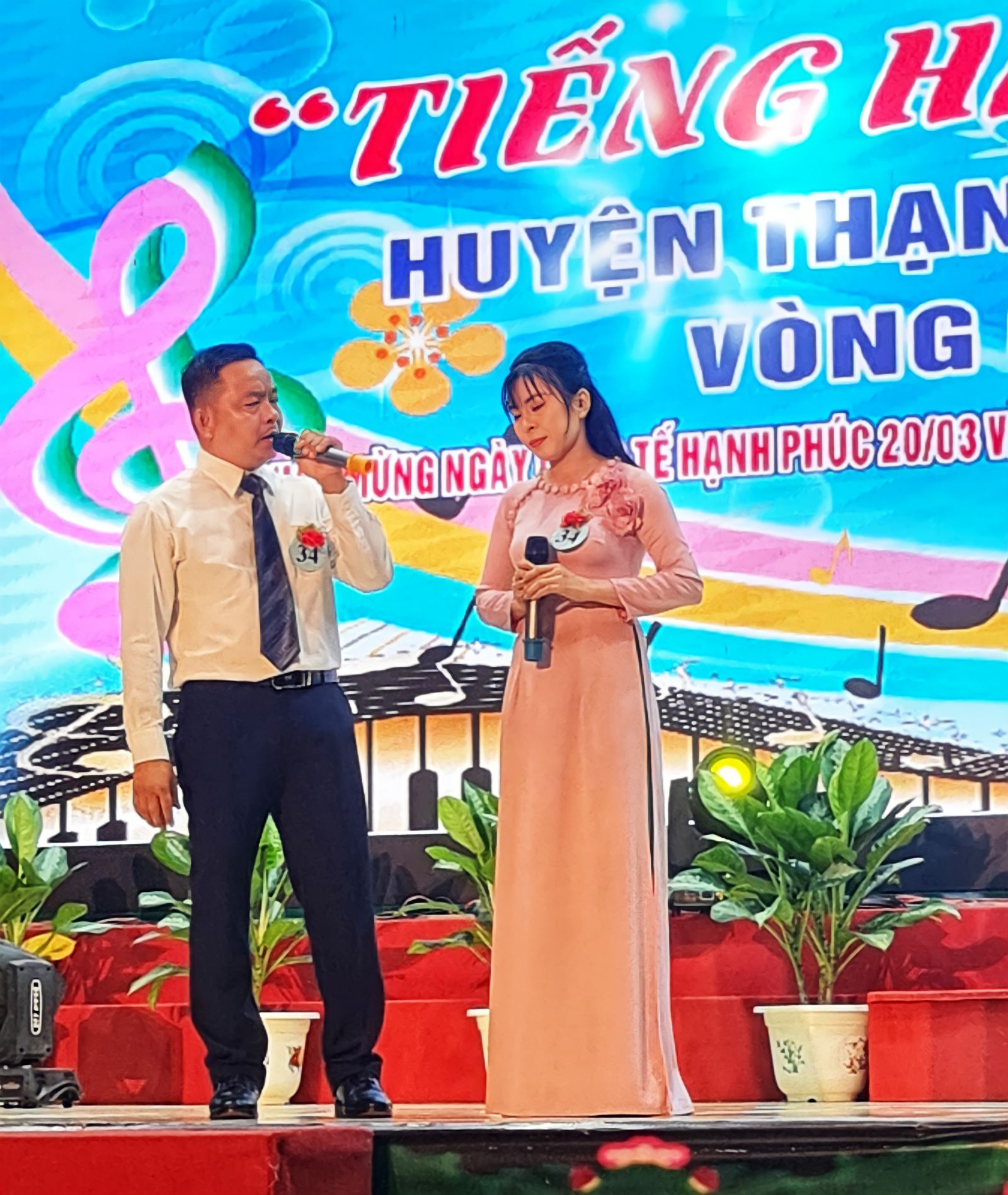 Thí sinh Đoàn Ngọc Đức đoạt giải nhất Hội thi Tiếng hát Bolero huyện Thạnh Hóa năm 2022