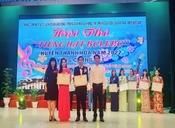 Thí sinh Đoàn Ngọc Đức đoạt giải nhất Hội thi Tiếng hát Bolero huyện Thạnh Hóa năm 2022 Thí sinh Đoàn Ngọc Đức đoạt giải nhất Hội thi Tiếng hát Bolero huyện Thạnh Hóa năm 2022