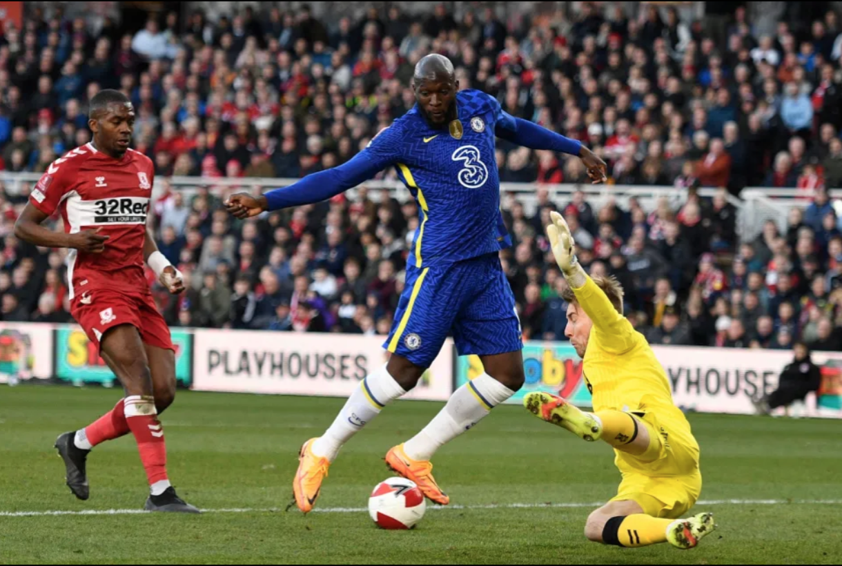 Lukaku (áo xanh) sa sút kể từ khi trở lại Chelsea. Ảnh AFP