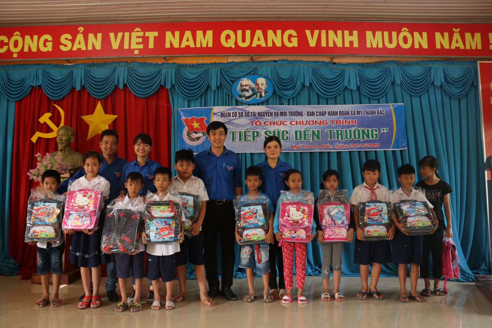 Nhiều hoạt động được đoàn viên, thanh niên Sở Tài nguyên và Môi trường thực hiện góp phần xây dựng, phát triển quê hương