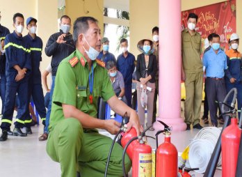Tập huấn nghiệp vụ phòng cháy, chữa cháy và cứu nạn cứu hộ Tập huấn nghiệp vụ phòng cháy, chữa cháy và cứu nạn cứu hộ