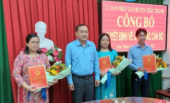 Châu Thành công bố các quyết định về công tác cán bộ