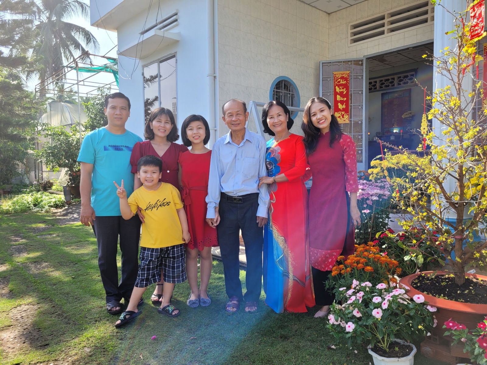 Hơn 40 năm qua, ông Nguyễn Thanh Tùng và bà Đặng Thị Hạnh luôn cố gắng để cùng nhau giữ gìn hạnh phúc gia đình