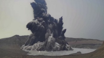 Thousands evacuated after Taal volcano in Philippines erupts Thousands evacuated after Taal volcano in Philippines erupts