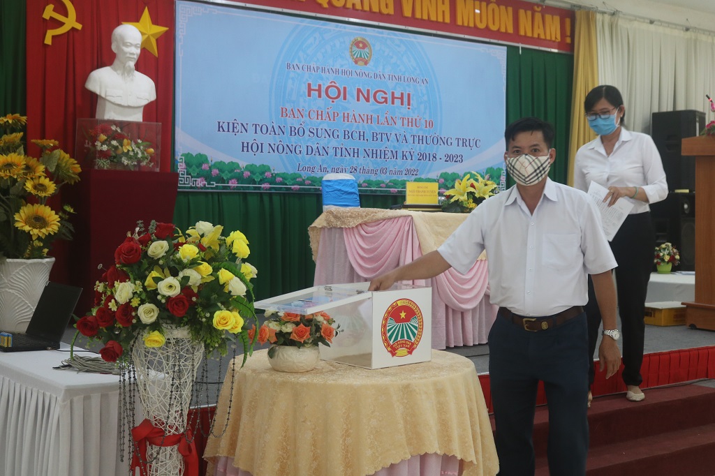 Ông Lê Văn Hùng được bầu giữ chức vụ Chủ tịch Hội Nông dân tỉnh Long An, nhiệm kỳ 2018-2023