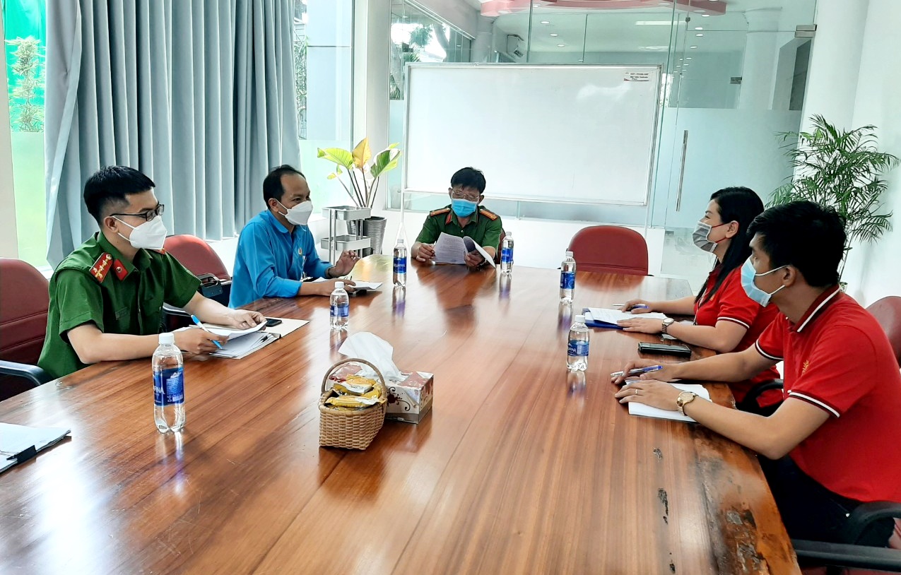 Bến Lức xây dựng tổ công nhân tự quản trong doanh nghiệp Ngành chức năng làm việc với doanh nghiệp để thành lập tổ công nhân tự quản trong doanh nghiệp