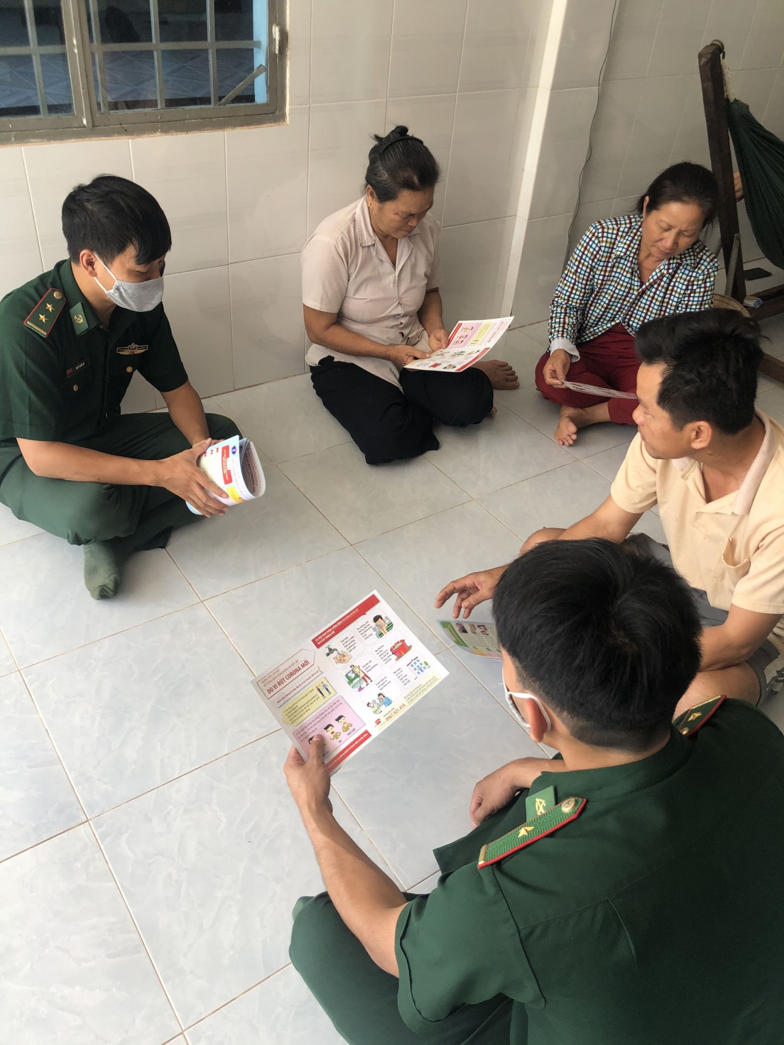 Bình yên nơi biên giới Thạnh Trị Mỗi chủ trương, chính sách, pháp luật luôn được lực lượng biên phòng thông tin, tuyên truyền đến từng hộ dân